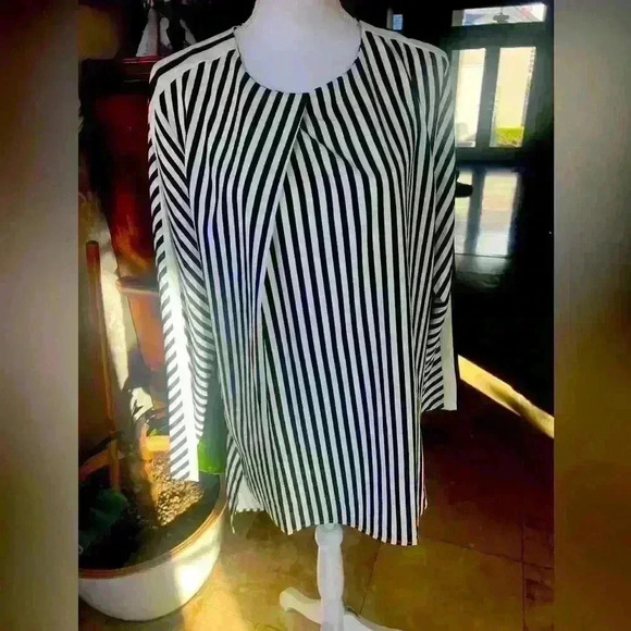KoanDaily ladies large high low blouse. Long sleeve black and white stripe NWOT - Picture 6 of 13